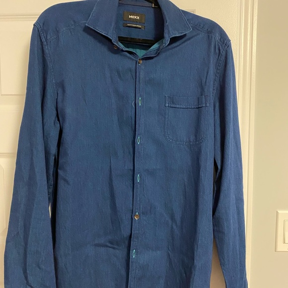 Mexx  men slim fit Jeans shirt . Size L Pocket on the left .Excellent condition - Picture 2 of 8